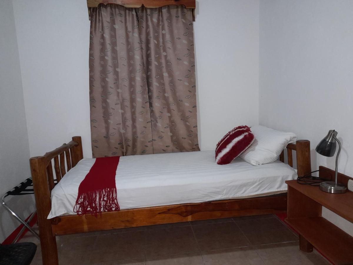 Hostal Blood Moon Rio Dulce Town Εξωτερικό φωτογραφία