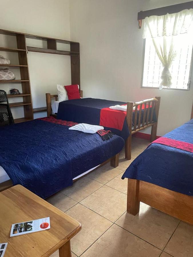 Hostal Blood Moon Rio Dulce Town Εξωτερικό φωτογραφία